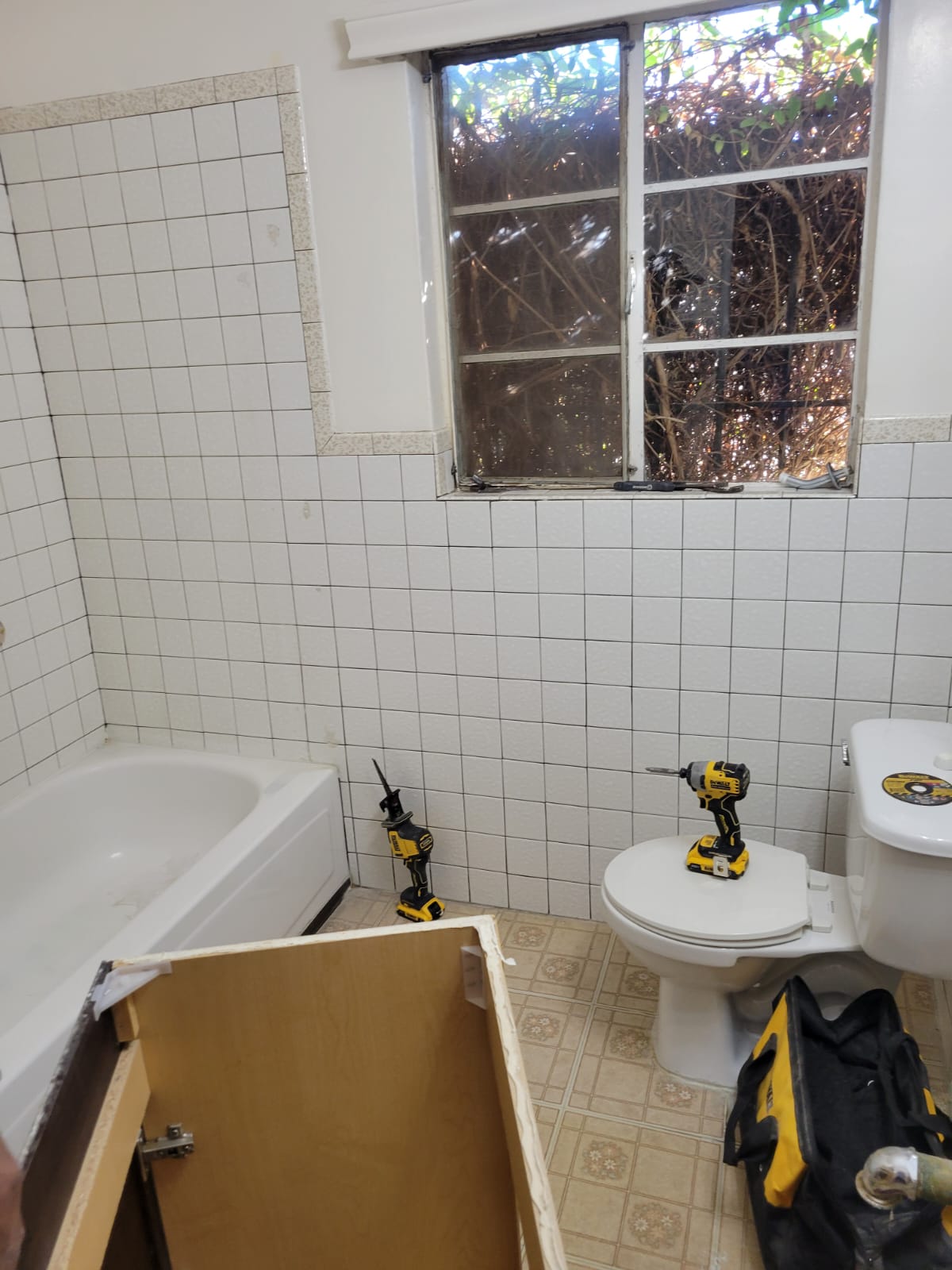 04_Bathroom_Before